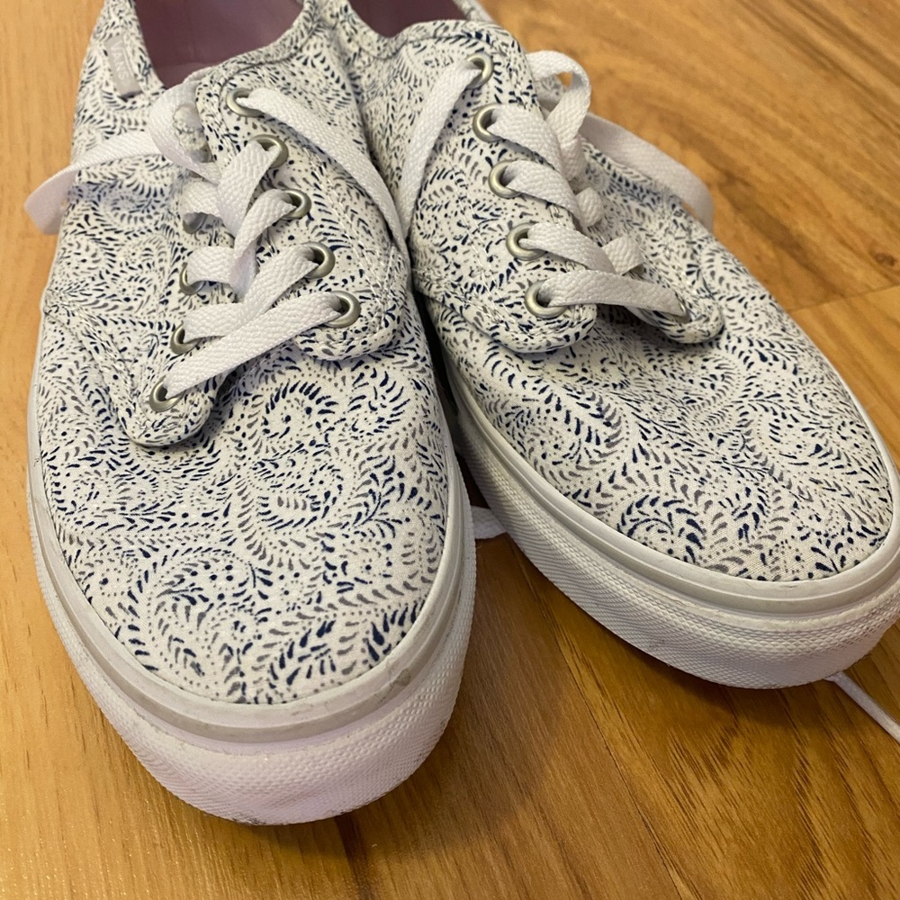 White & Navy Paisley Vans - women’s 8.5